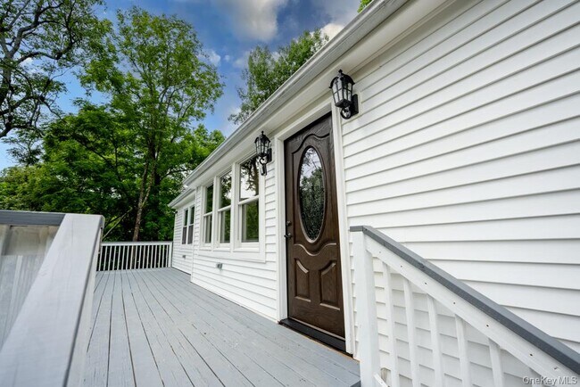 745 Peekskill Hollow Rd