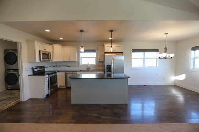 Photo - 1327 Silverton Dr