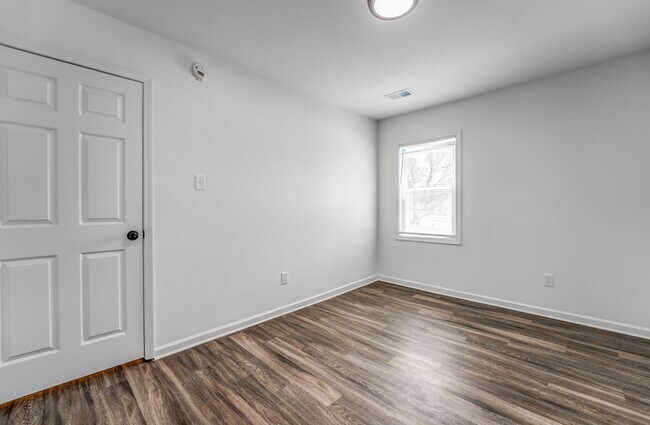 Photo - 405 W Brooks Rd