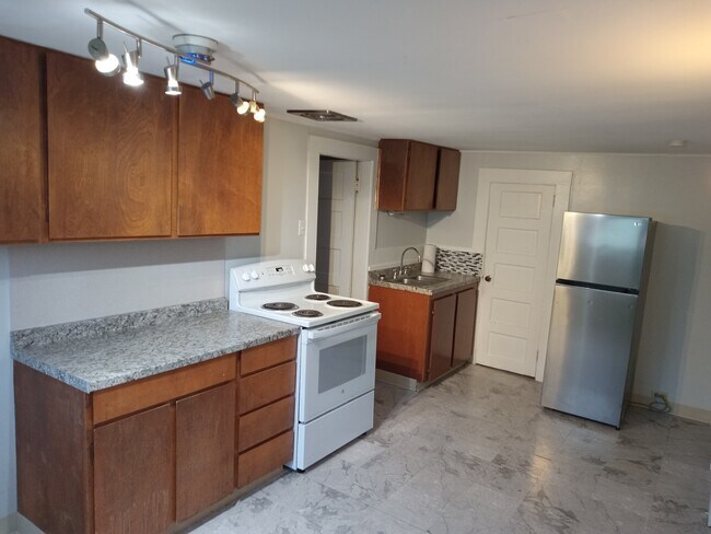 Photo - 115 W 5th St Unit apt B