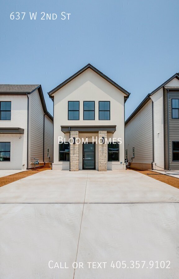 Photo - 637 W 2nd St