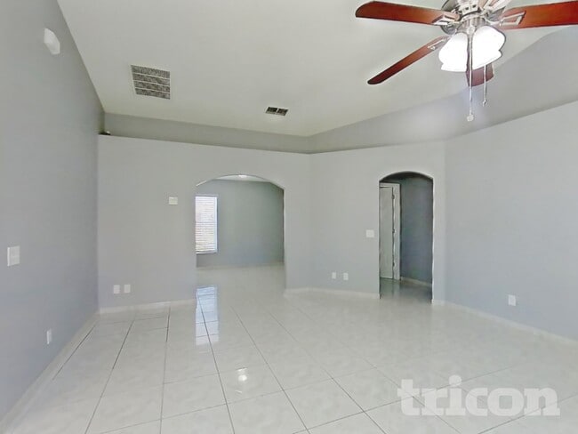 Photo - 441 Briar Bay Cir