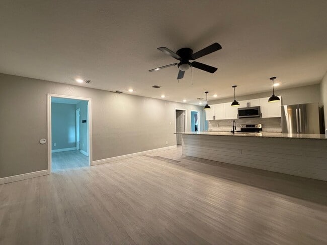 Photo - 3 bed/2 bath in St.Pete!