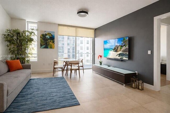 Photo - 1050 Brickell Ave Unidad 1050 Brickell Ave # 2210
