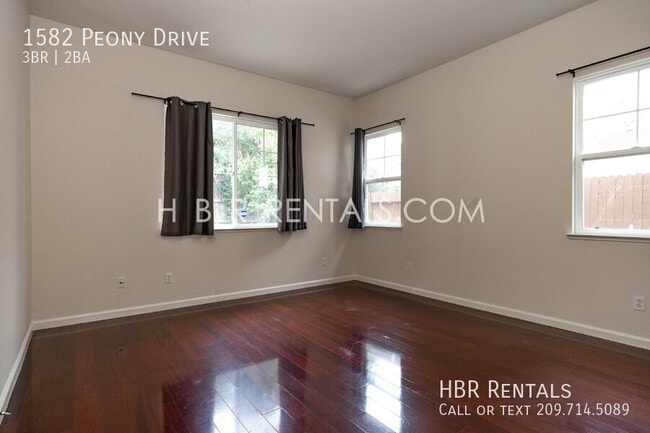 Photo - 1582 Peony Dr