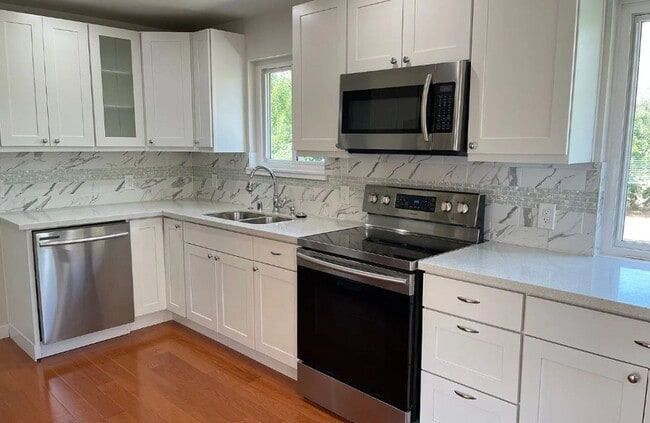 Photo - Spacious 4 bd 2.5 ba Beacon Hill Home with Private Yard