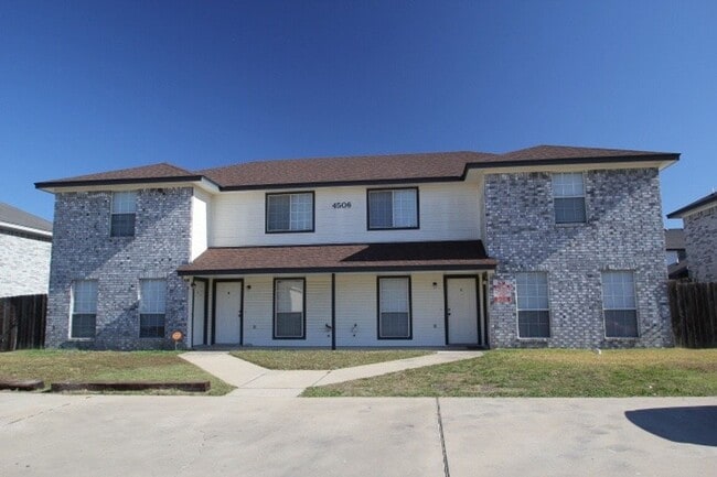 Building Photo - Convenience! Rental
