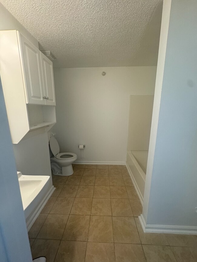 Photo - 1120 Carlton Ave Unidad 104A