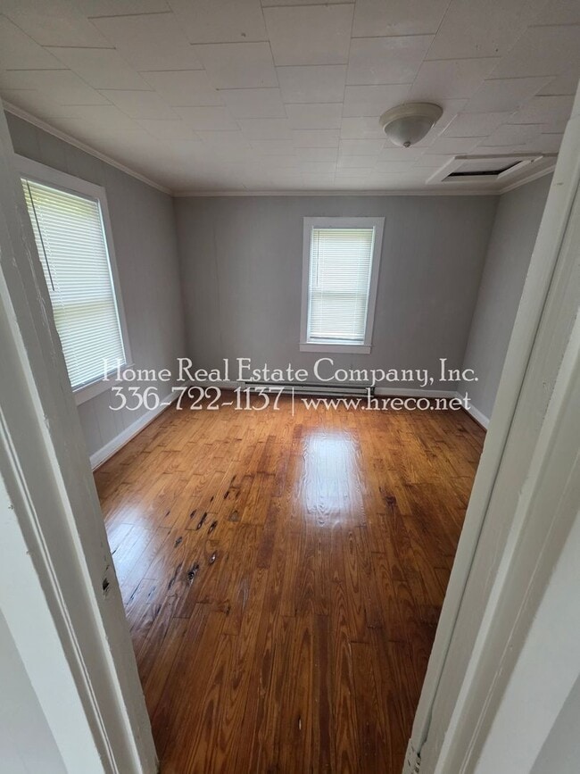 Photo - 325 W Twenty-Third St