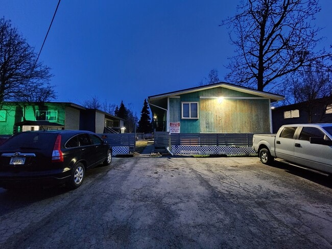 back parking lot. - 1032 E 12th Ave Unit 4