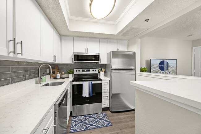 Photo - 4800 Westshore