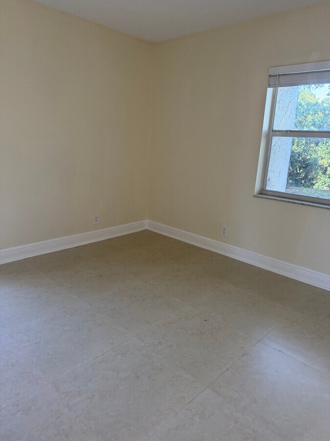 Photo - 450 NW 20th St Unidad 310