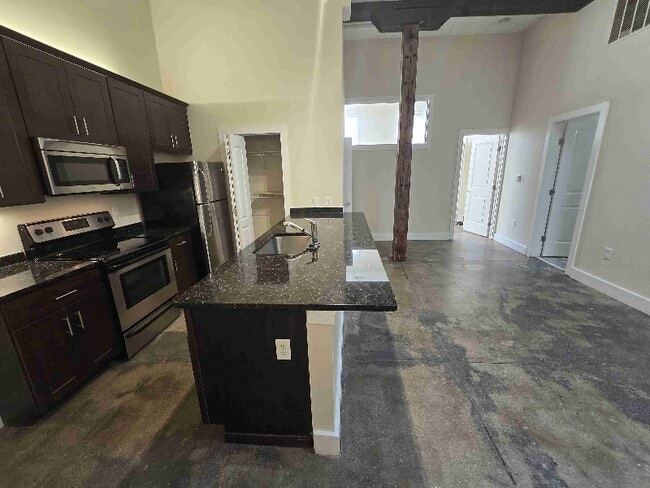 Photo - 7 W 13th St Unidad 1000