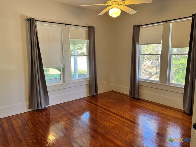 Photo - 713 Burleson St