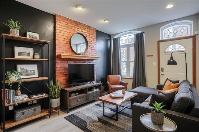 Photo - 2810 Sarah St