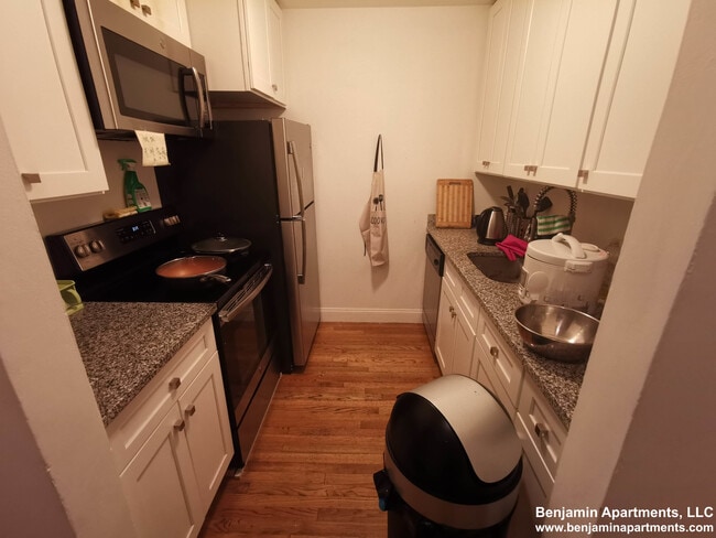 Building Photo - 772 Columbus Ave Unit 2