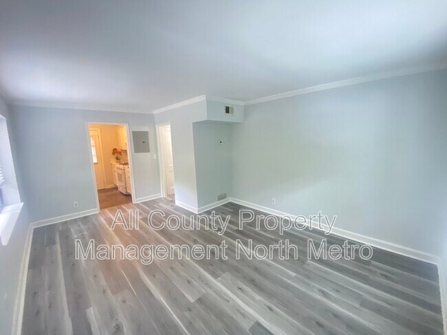 702 Argonne Ave NE Unit 1