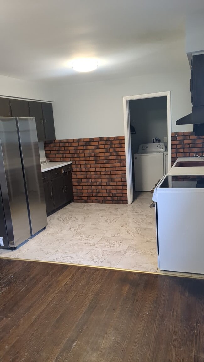 Photo - 1441 Broadway Blvd