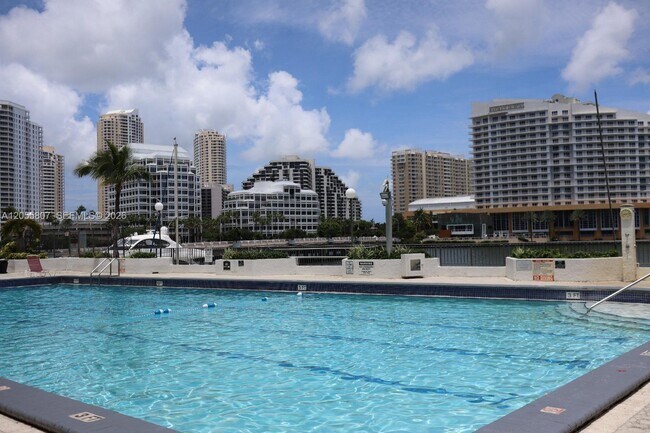 Photo - 905 Brickell Bay Dr Unit 1022