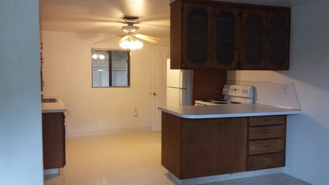 Photo - Nice 2 bedroom, 1 bath with yard.