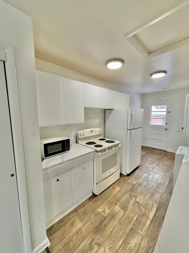 Photo - $500 off First Months rent!! Available Now! Sunlit, Bright & Inviting University District Bungalow!! Unit 2361