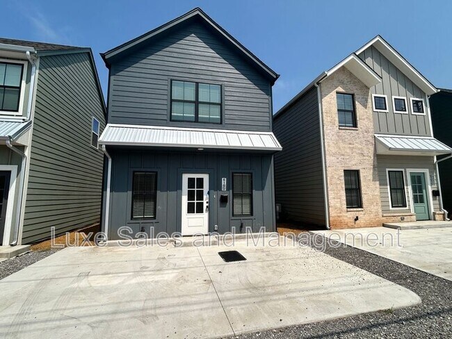 Photo - 610 W 2nd St