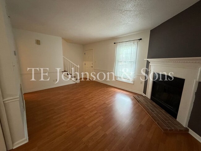 Photo - Stylish Townhome with Ensuite Baths & Comm...