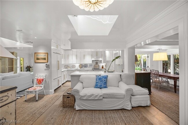 Photo - 295 6th St N