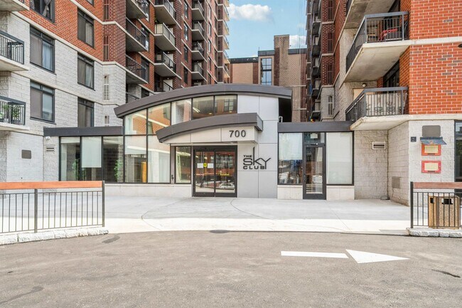 Building Photo - 700 1st St Unit Apt. 15RS