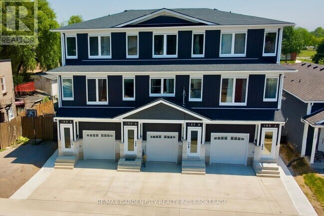 Photo - 105 Southworth St N