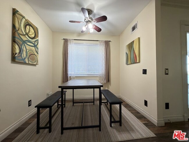 Photo - 9558 Swinton Ave