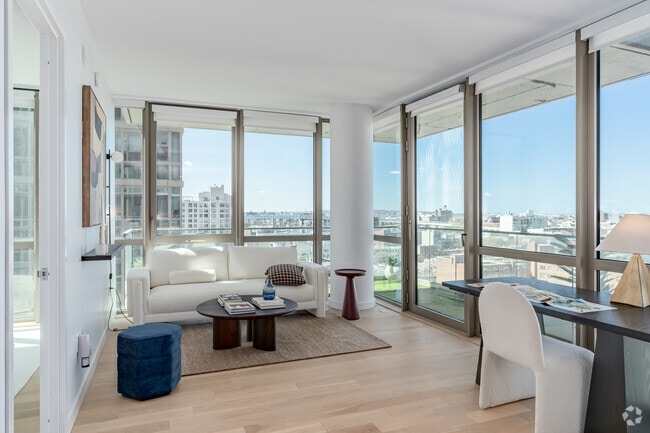 1BR, 1BA - 563SF - Living Room