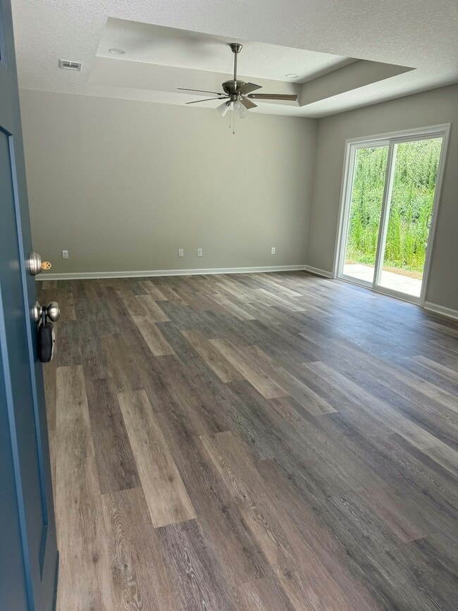 Photo - 241 Crown Cir
