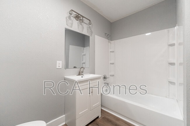 Photo - 2425 N Kenwood Ave