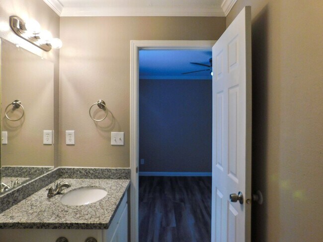 Photo - Room For Rent Unidad 150 Varsity Rm B