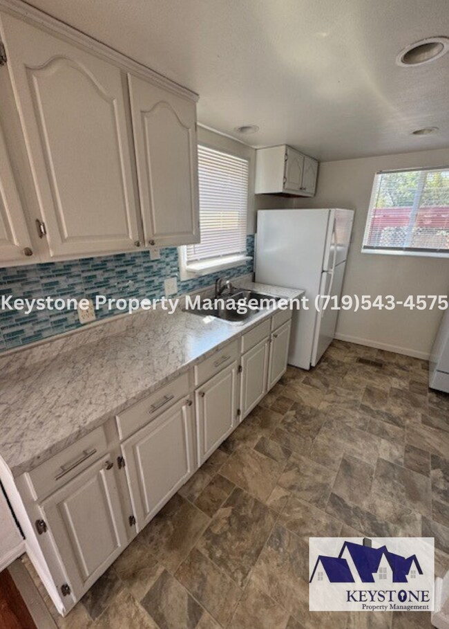Photo - Remodeled 3 Bedroom Plus/1 Bathroom/Carpor... House