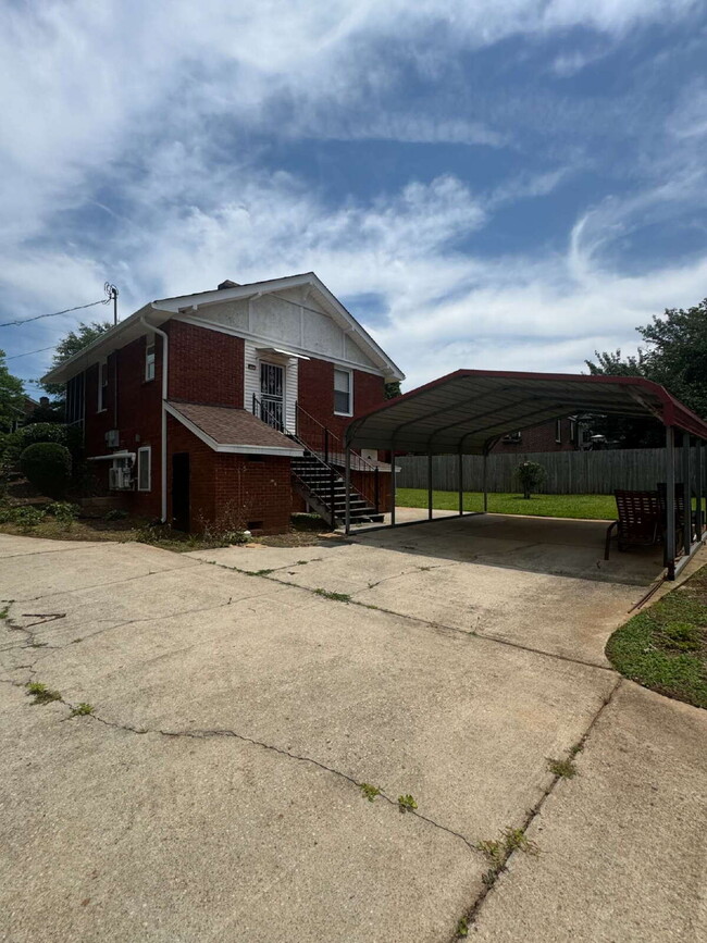 Photo - Efficiency 1 Bedroom Apartment in Chicopee Village – Utilities Included! Unidad B