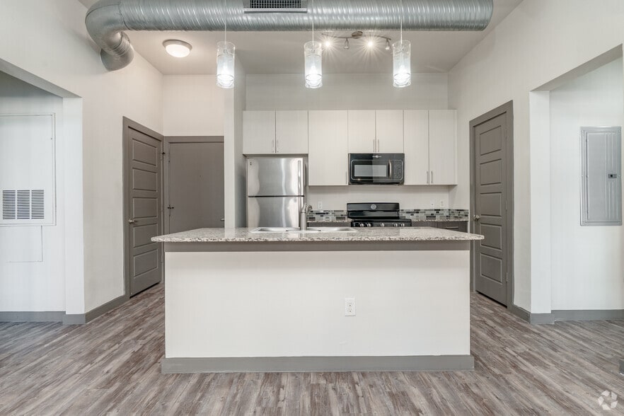 2BR, 2BA - 1,053SF - Kitchen