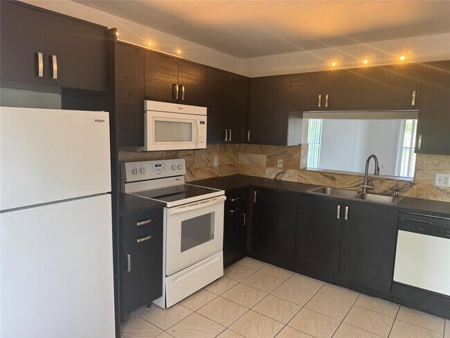 Photo - 950 SW 138th Ave Unit 305