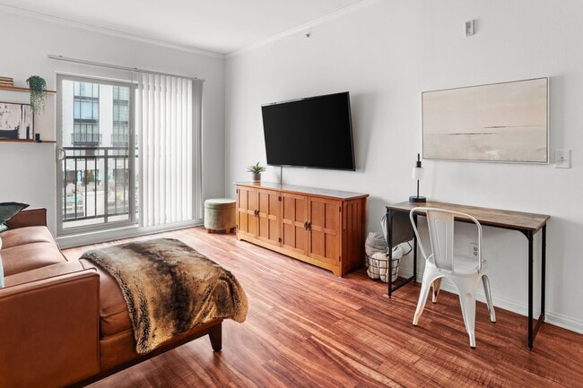 Photo - 450 J St