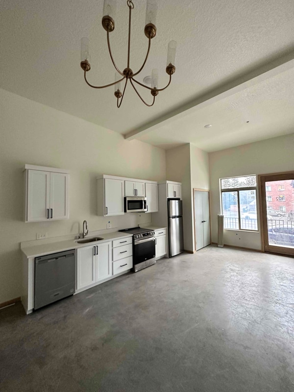 Building Photo - 617 S Adams St Rental