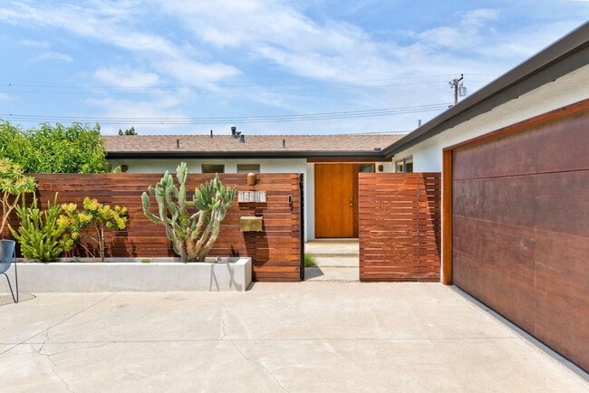 Building Photo - A Fully Furnished Modern Portfolio Home with a Large Backyard Oasis & 3 Comfortable Bedrooms!