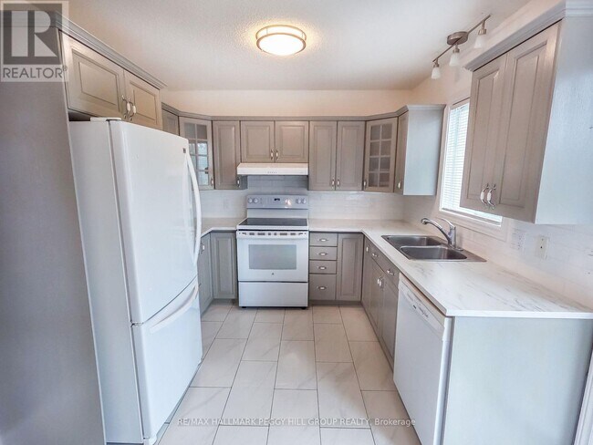 Photo - 42 Royal Beech Dr