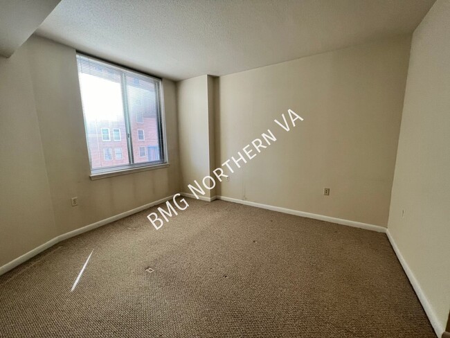 851 N Glebe Rd