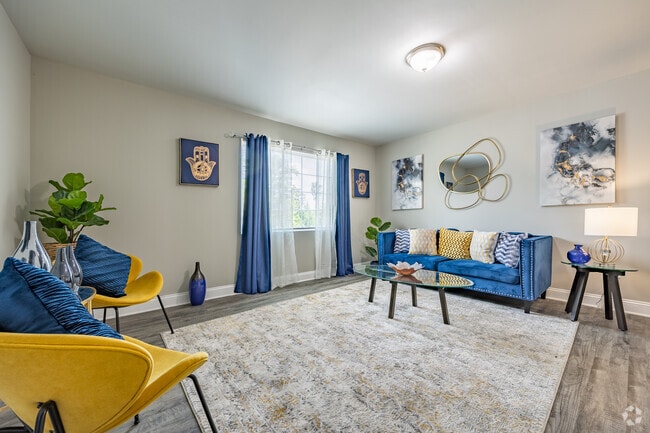 2BD, 1BA - 950SF