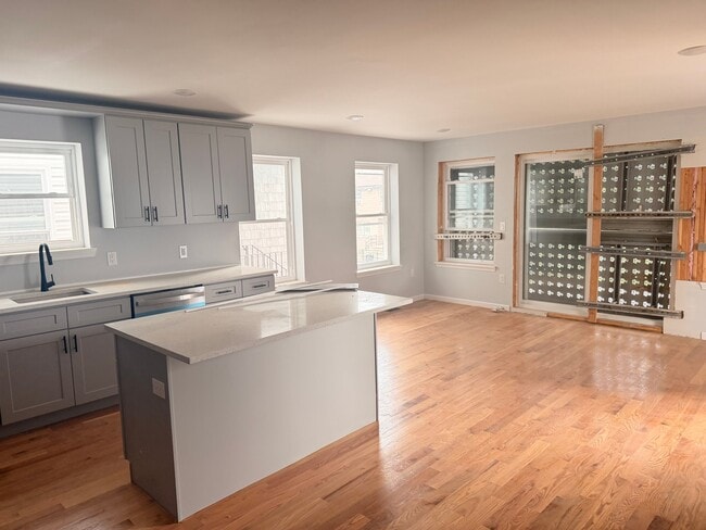 Building Photo - 725 S 11th St Unit 1