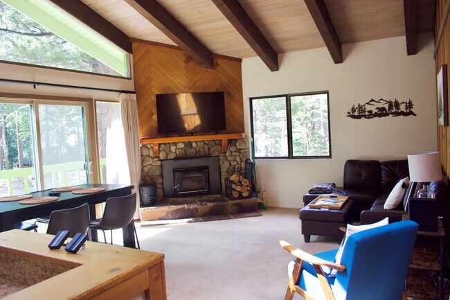 Photo - Introducing Your Ideal Retreat in a Prime Location!