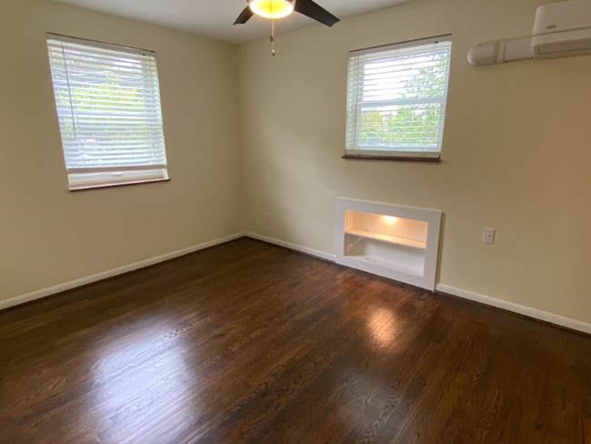 Photo - 2050 Francis Ln