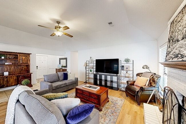 Photo - 941 Lakeridge Dr