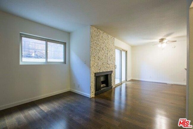 Photo - 141 S Clark Dr Unidad 118